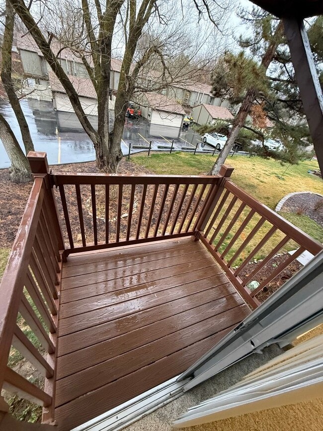 Building Photo - HAS IT ALL!  One Bedroom Condo; Murray; /Garage & Pool