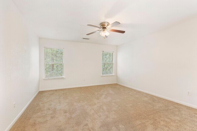 Building Photo - 19 Endor Forest Pl