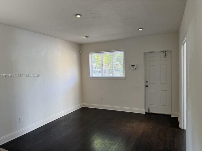 Building Photo - 502 NE 70th St