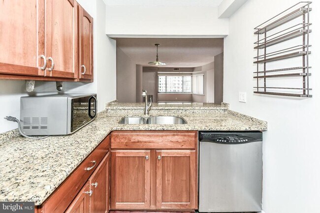 Building Photo - 900 N Stafford St