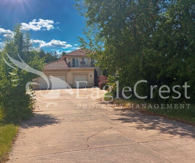 Building Photo - Luxury Bella Terra Estate with Mountain & Vineyard Views