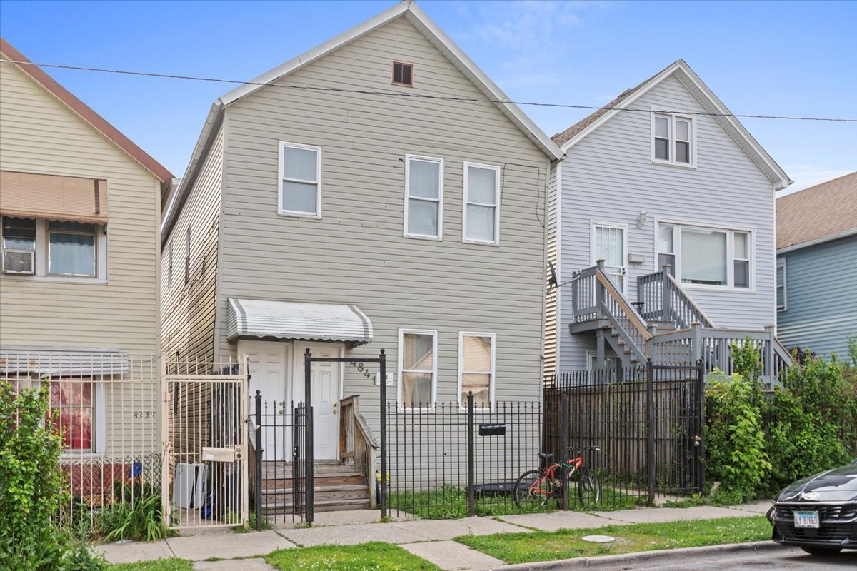 Building Photo - 4841 S Loomis Blvd