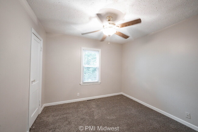 Building Photo - "Charming 3-Bed Home in Indianapolis – Coz...