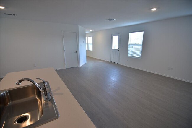 Building Photo - 275 Bugbee