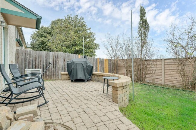 Building Photo - 2100 Pipers Field Dr
