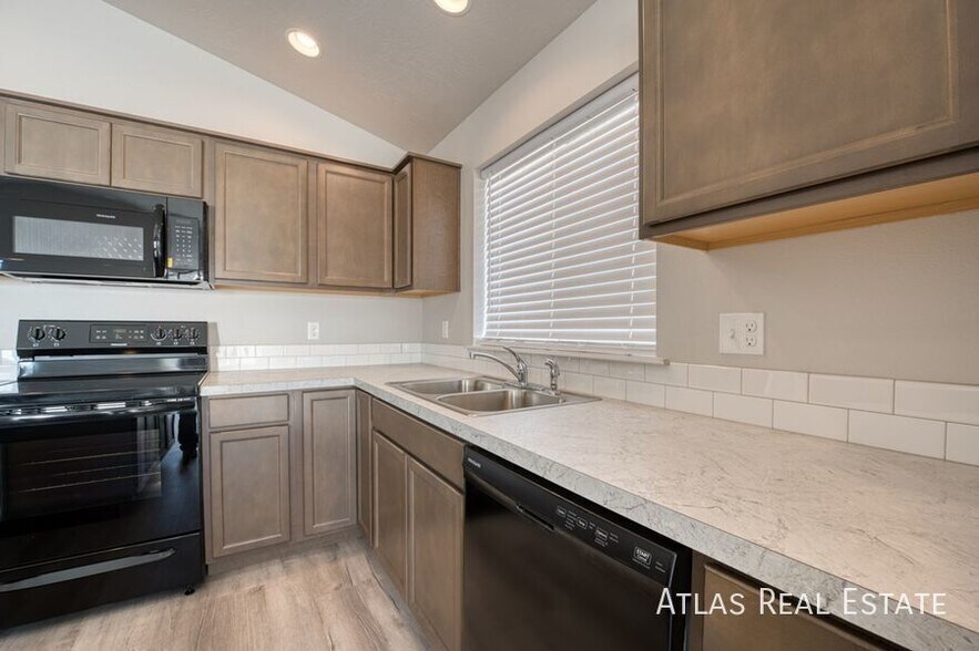 Building Photo - 12713 Lignite Dr