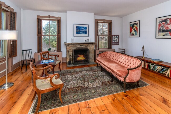 Building Photo - 45 York St