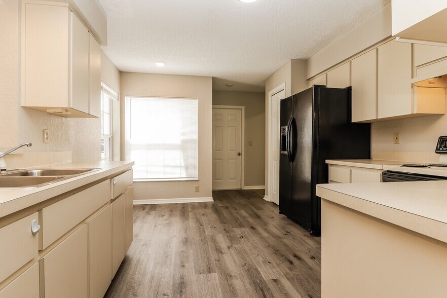Building Photo - 3352 Bluestone Ave