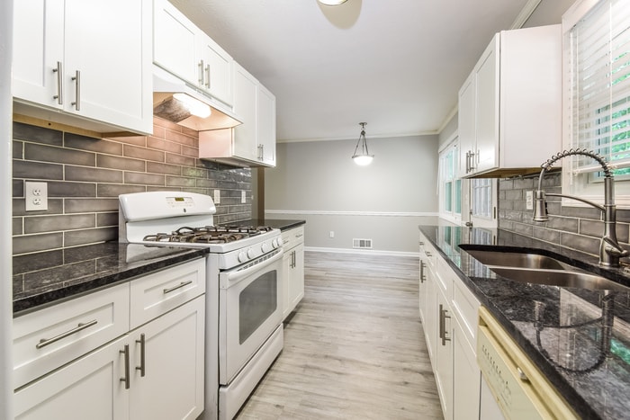 Building Photo - 310 Victoria Dr