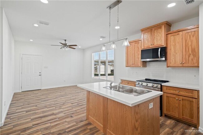 Building Photo - 14 E Viviana St