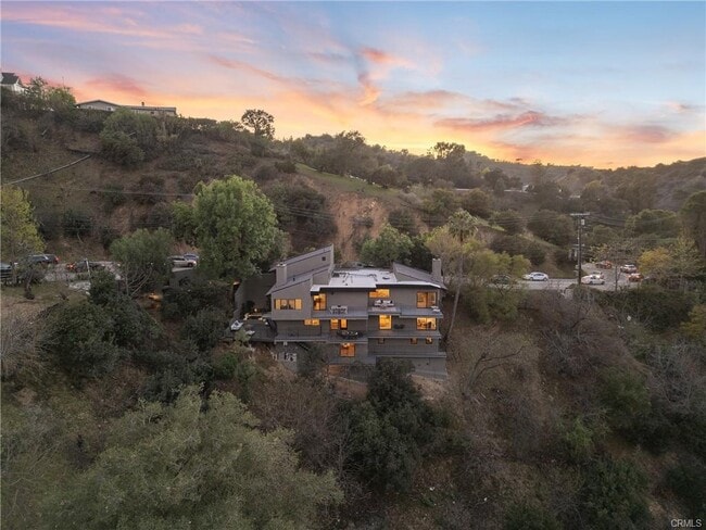 Building Photo - 3250 Coldwater Canyon Ave