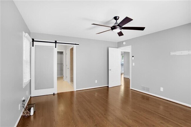 Building Photo - 455 Persimmon Ln