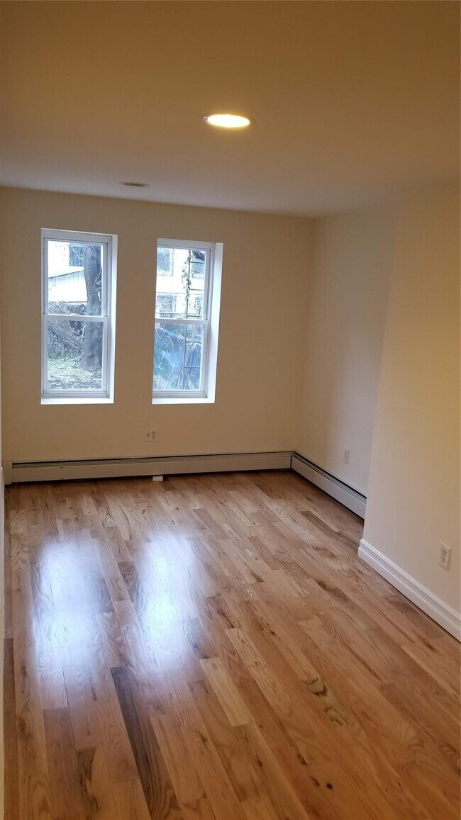 Building Photo - 1351 Putnam Ave