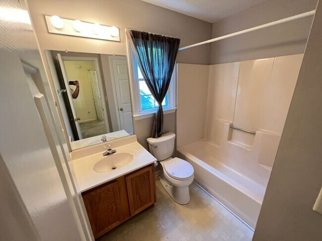 Building Photo - Cute cul-de-sac home in Woodcroft!
