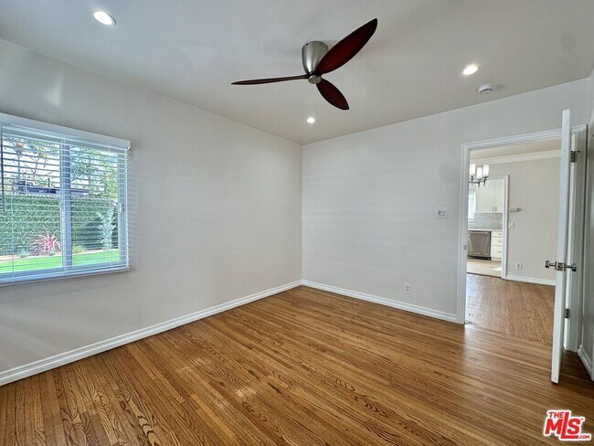 Building Photo - 1206 Greenacre Ave