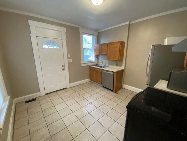 Building Photo - E Maynard Ave 215-217 YBR