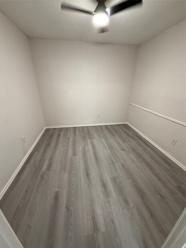 Building Photo - 6618 McCullum Rd