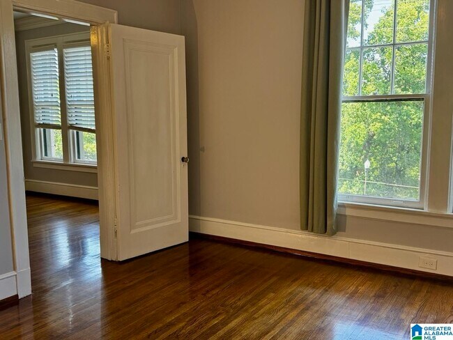 Building Photo - 3007 Highland Ave