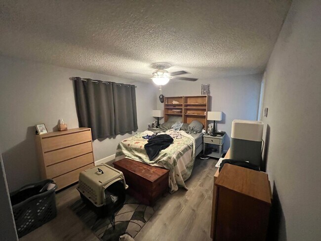 Building Photo - Charming 3 Bedroom, 2 Bathroom Home in Fer...
