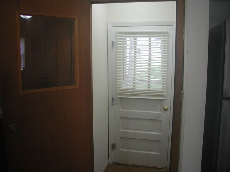 Building Photo - 241 E Ronning Ave