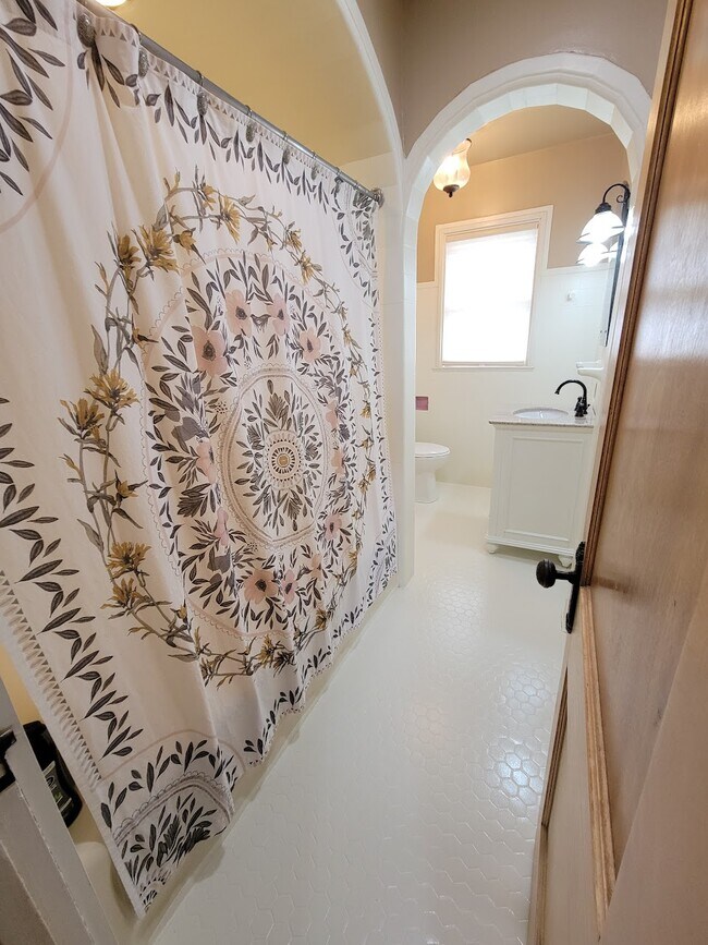 Upstairs bathroom - 615 N Lawe St