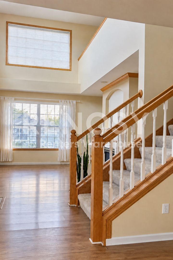 Building Photo - 5501 Oriole Dr