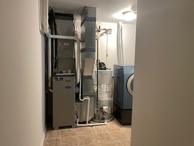 Building Photo - Located in the Detroit-Shoreway Area