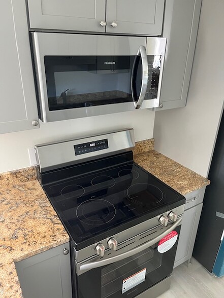Kitchen - 5918 Woodside Ave