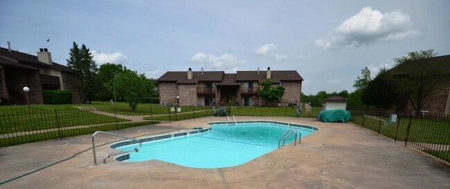 Building Photo - 2005 Waterfront Dr N