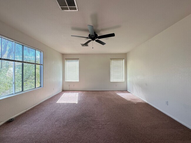 Building Photo - 3 Bedroom, 2.5 Bath, 2 Car garage