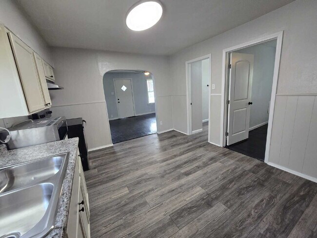 Building Photo - 1135 Canaan Ave