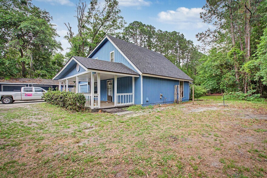 Building Photo - 302 Bernard Rd