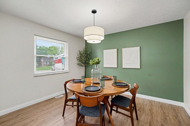 Building Photo - 2569 Richmar Dr