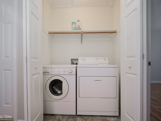 Building Photo - "Charming 2-Bedroom Gem with Granite Elegance in Charlotte's Heart!"