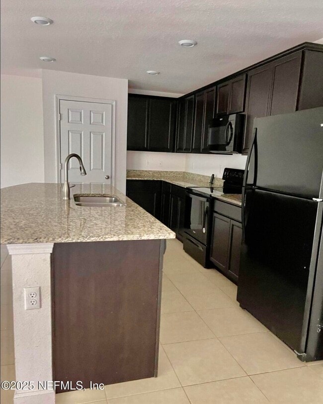 Building Photo - 8709 Lake George Cir E