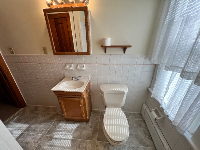 Building Photo - 448 Biddle St