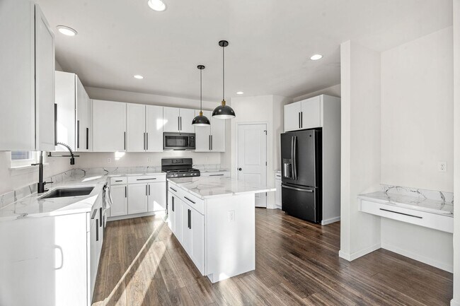 Building Photo - Charming 4-Bedroom Home in Prime St. Charl...