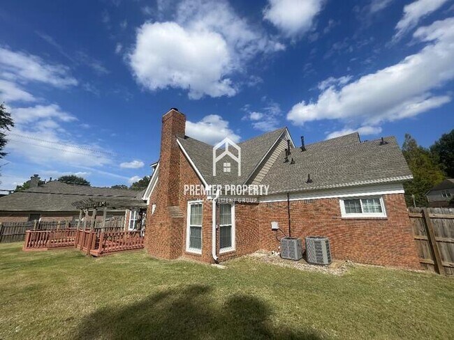 Building Photo - 1585 Wood Farms Dr