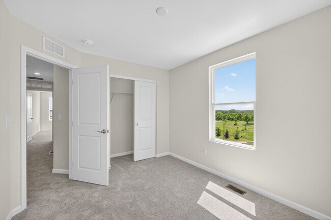 Building Photo - 2635 Lohan Wy