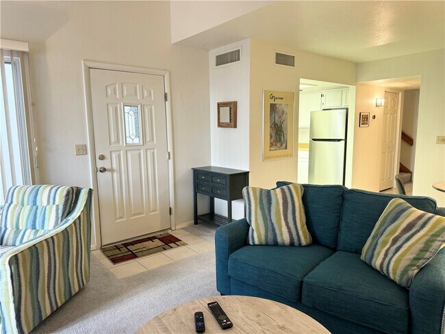 Building Photo - 1800 Club House Dr