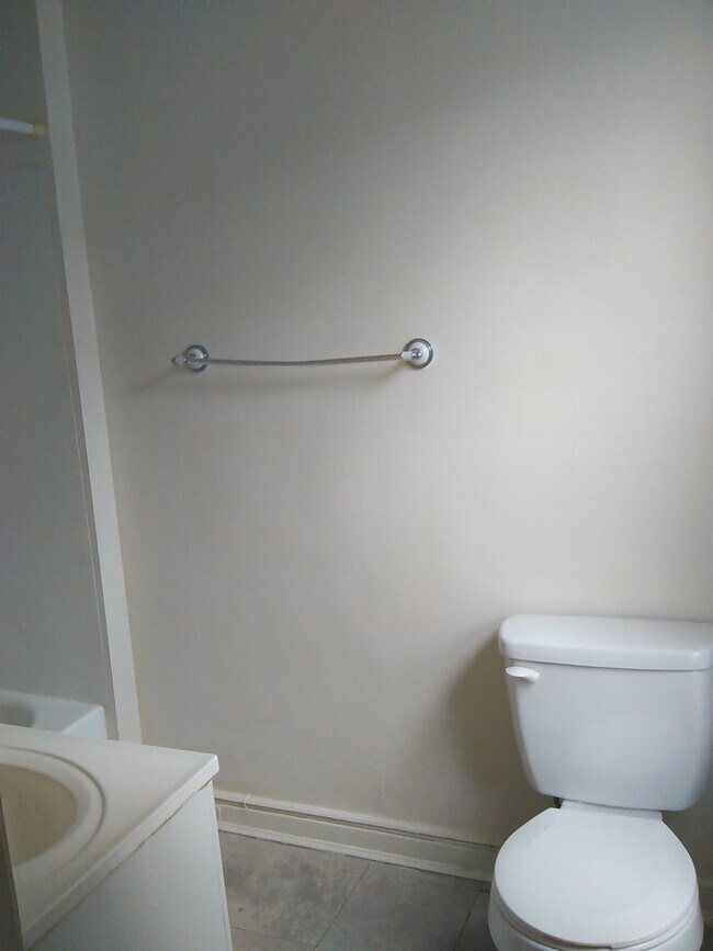 Building Photo - Video in pictures! 3rd Floor 1 Bedroom in Downtown York