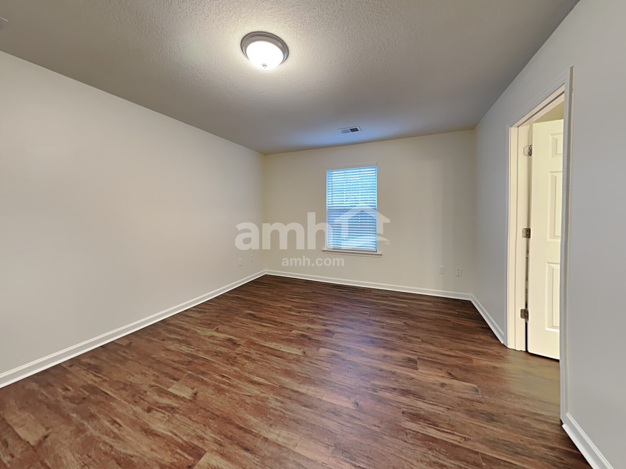 Building Photo - 200 Kingscreek Dr