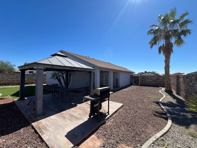 Building Photo - NICE 3 BED 2 BATH!