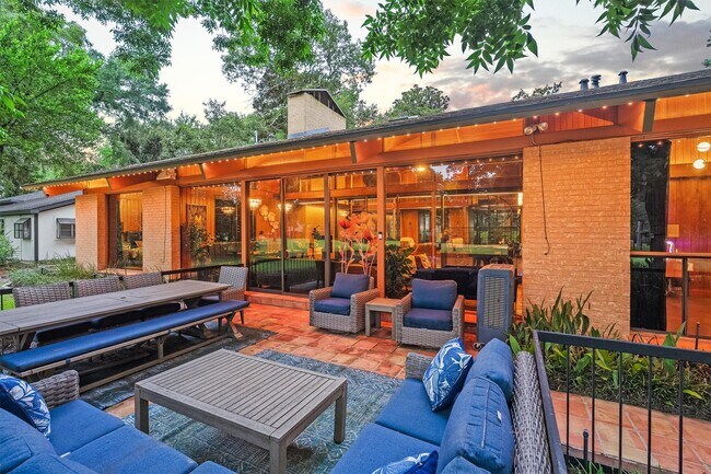 Building Photo - 29 Winged Foot Dr