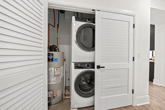 Building Photo - 905 Palisade Ave