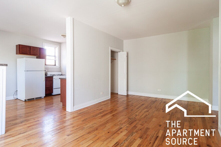 Building Photo - 630 W Cornelia Ave