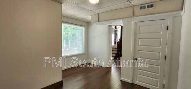 Building Photo - 6584 Walker Rd