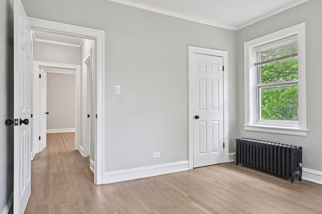 Building Photo - 7757 S Essex Ave