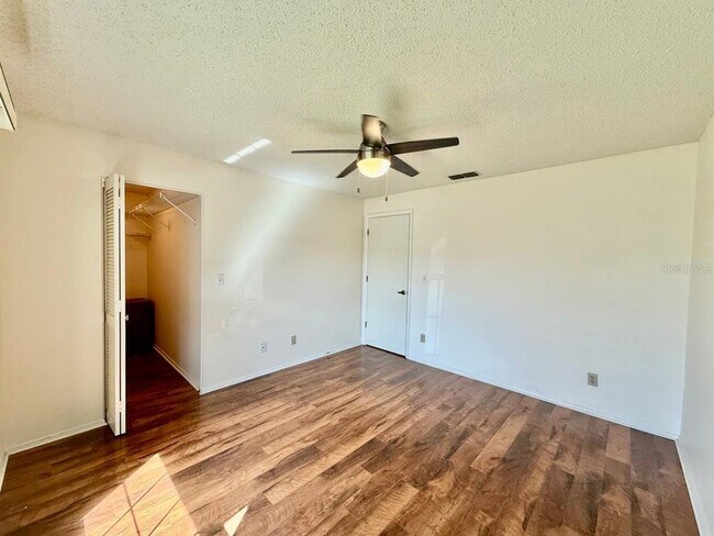 Building Photo - 940 Rosewood Ln