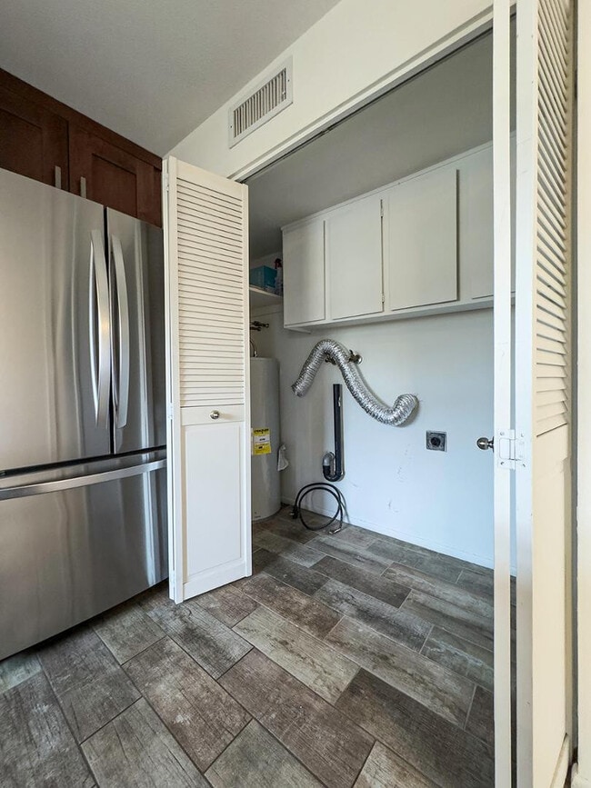 Building Photo - 2881 E Fairmount Ave